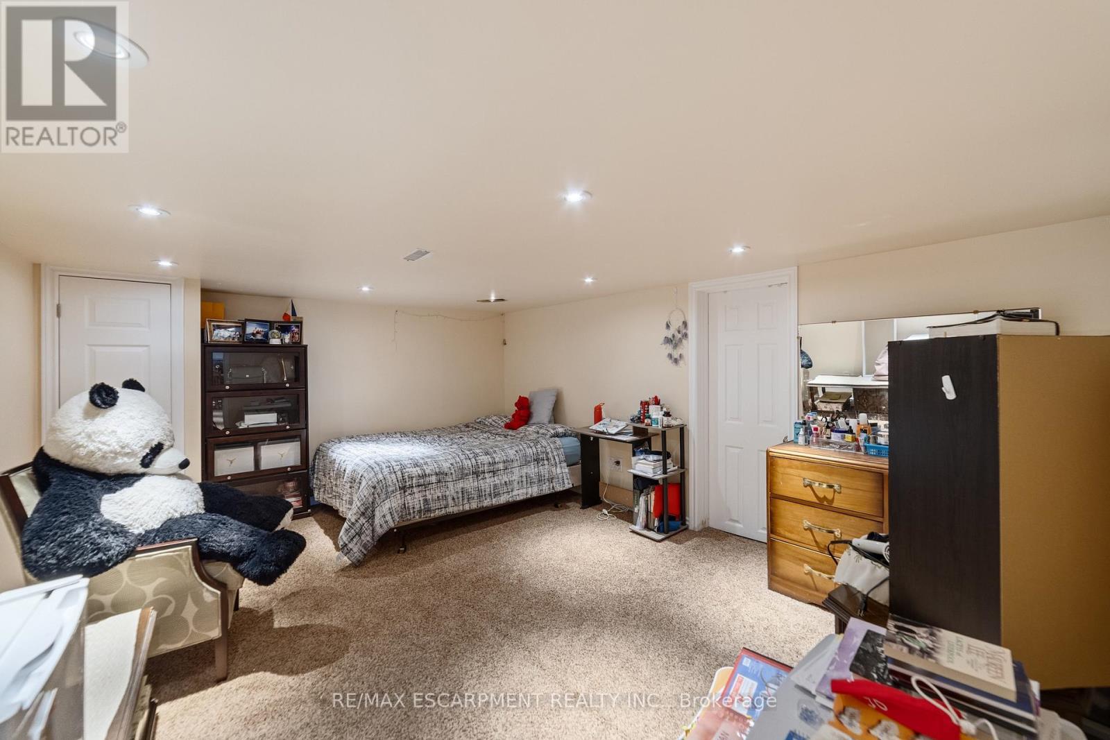 1411 Beaufort Drive, Burlington, ON - Indoor Photo Showing Bedroom