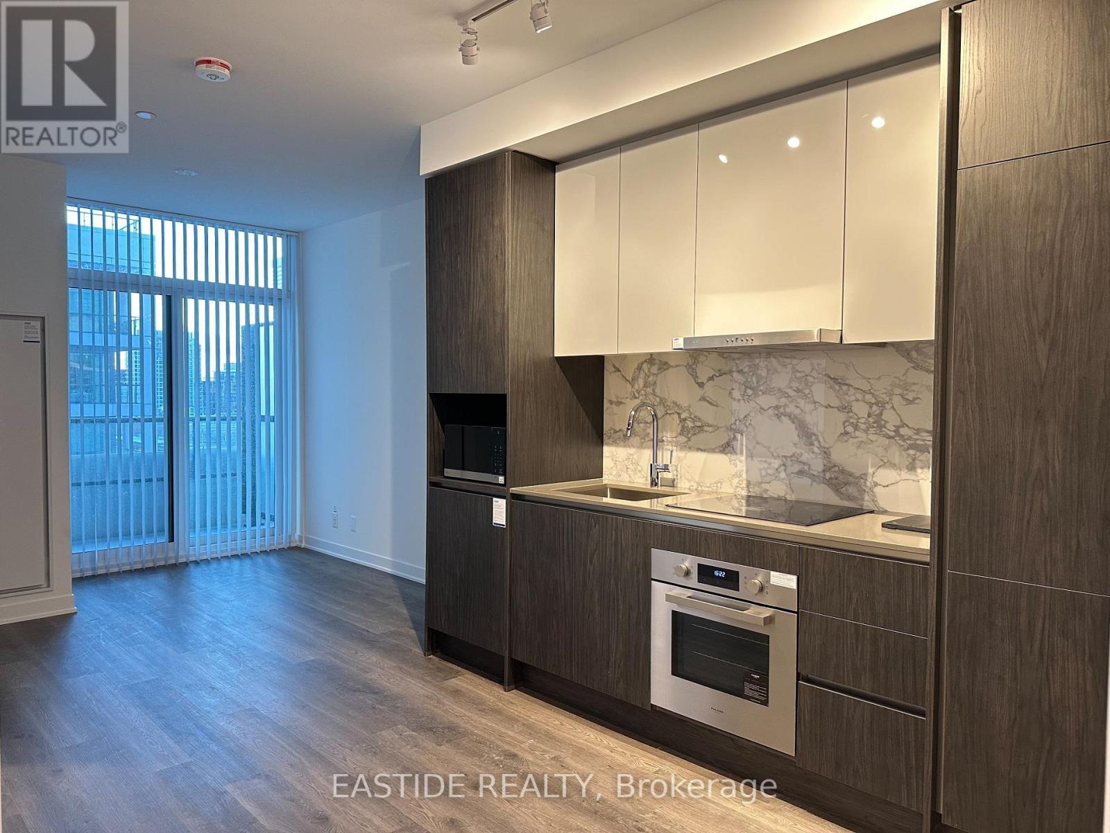 1012 - 180 Front Street E, Toronto, ON - Indoor Photo Showing Kitchen