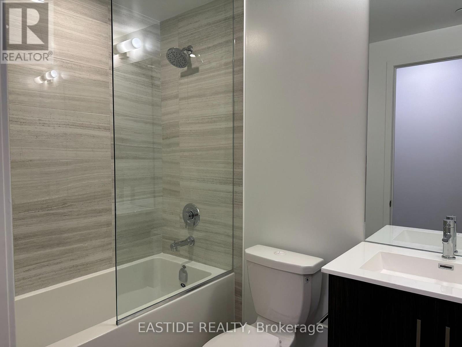 1012 - 180 Front Street E, Toronto, ON - Indoor Photo Showing Bathroom