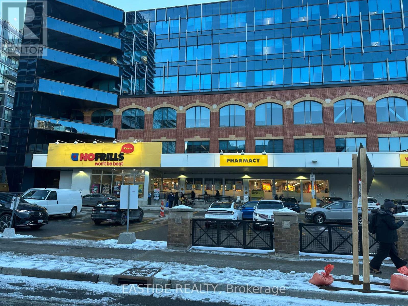 1012 - 180 Front Street E, Toronto, ON - Outdoor