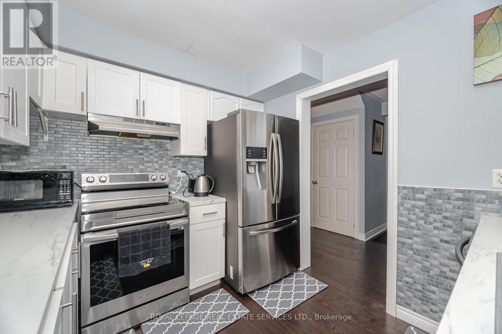 6 - 430 Mapleview Drive E, Barrie, ON - Indoor Photo Showing Kitchen