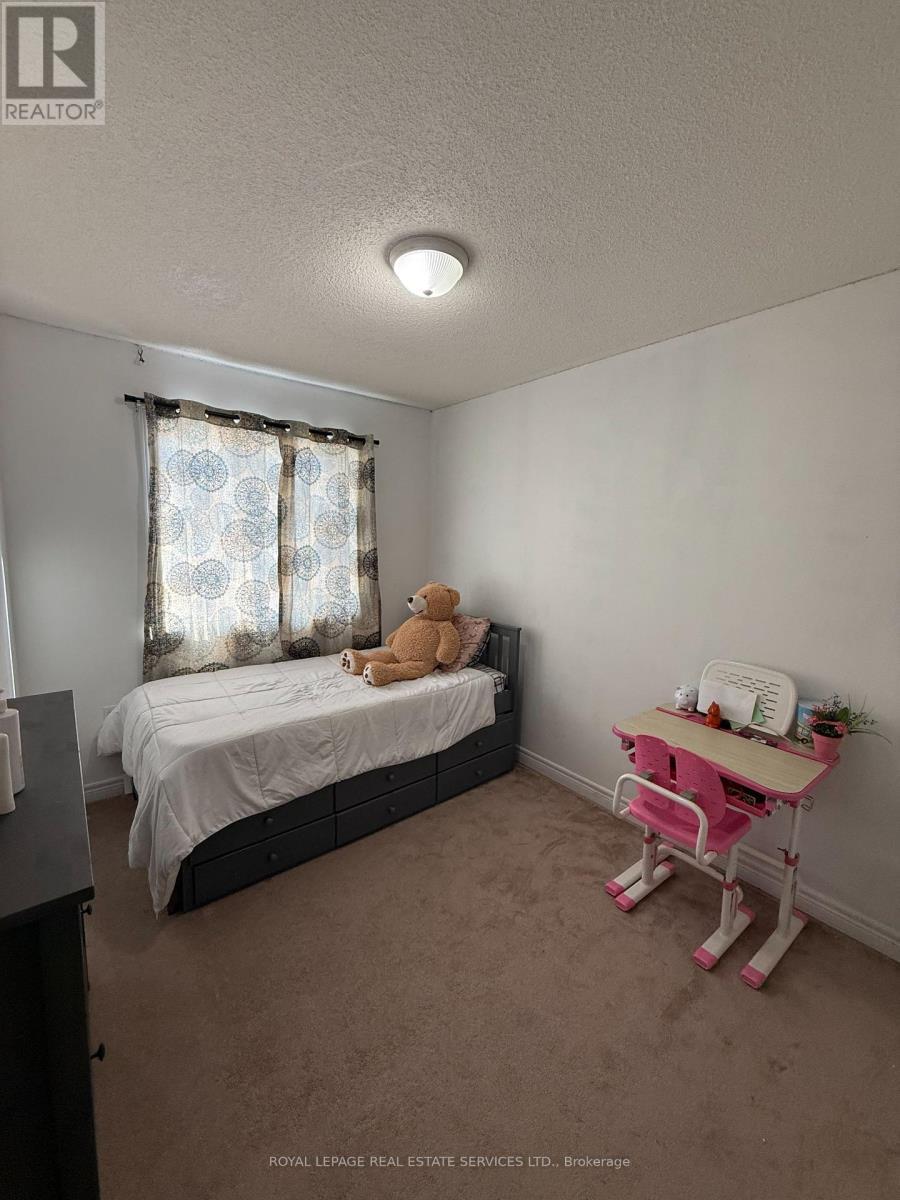 6 - 430 Mapleview Drive E, Barrie, ON - Indoor Photo Showing Bedroom