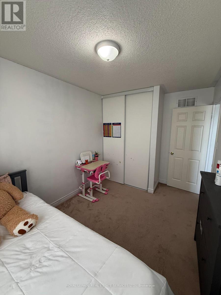 6 - 430 Mapleview Drive E, Barrie, ON - Indoor Photo Showing Bedroom