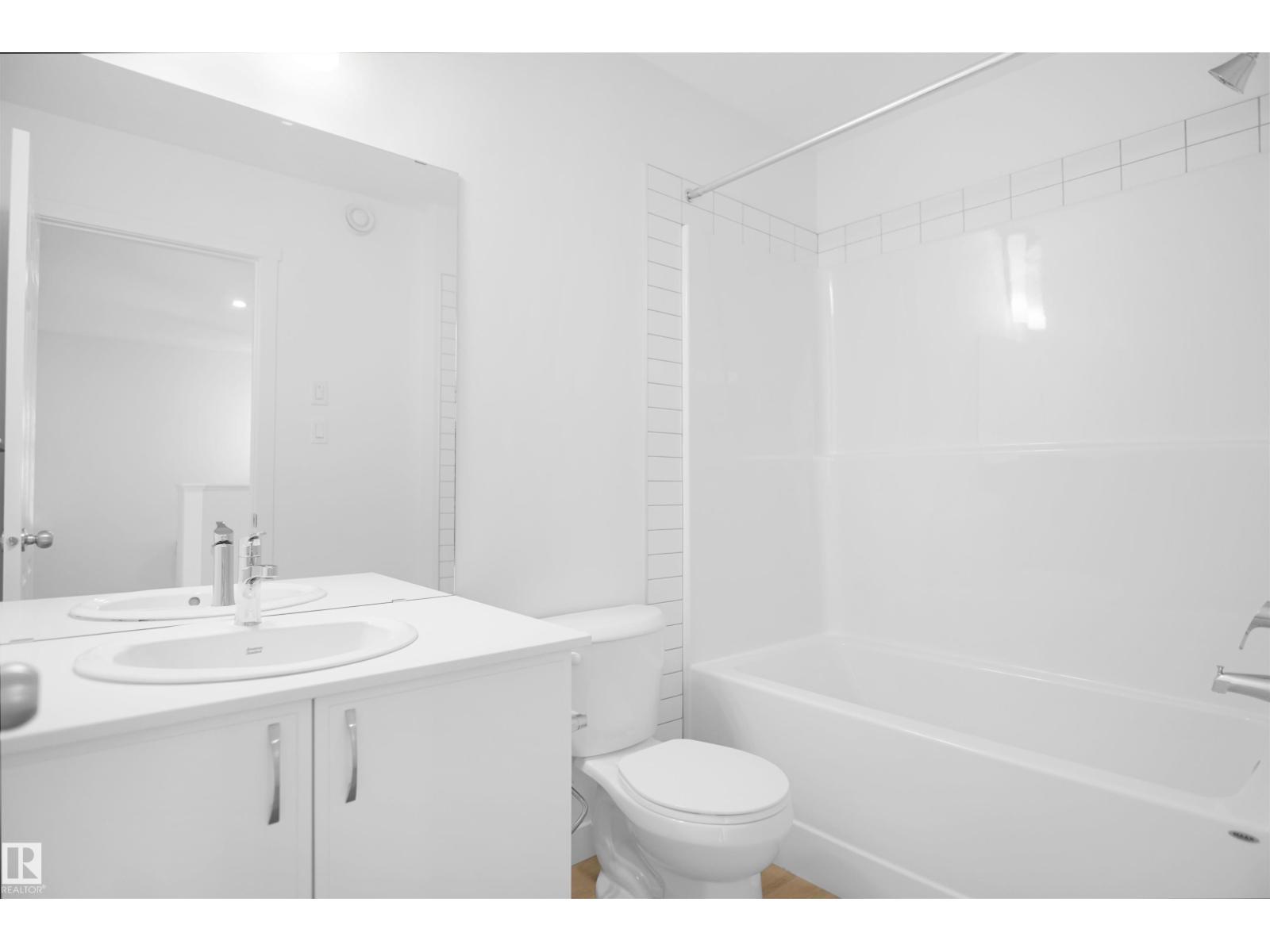 2120 210 St Nw, Edmonton, AB - Indoor Photo Showing Bathroom