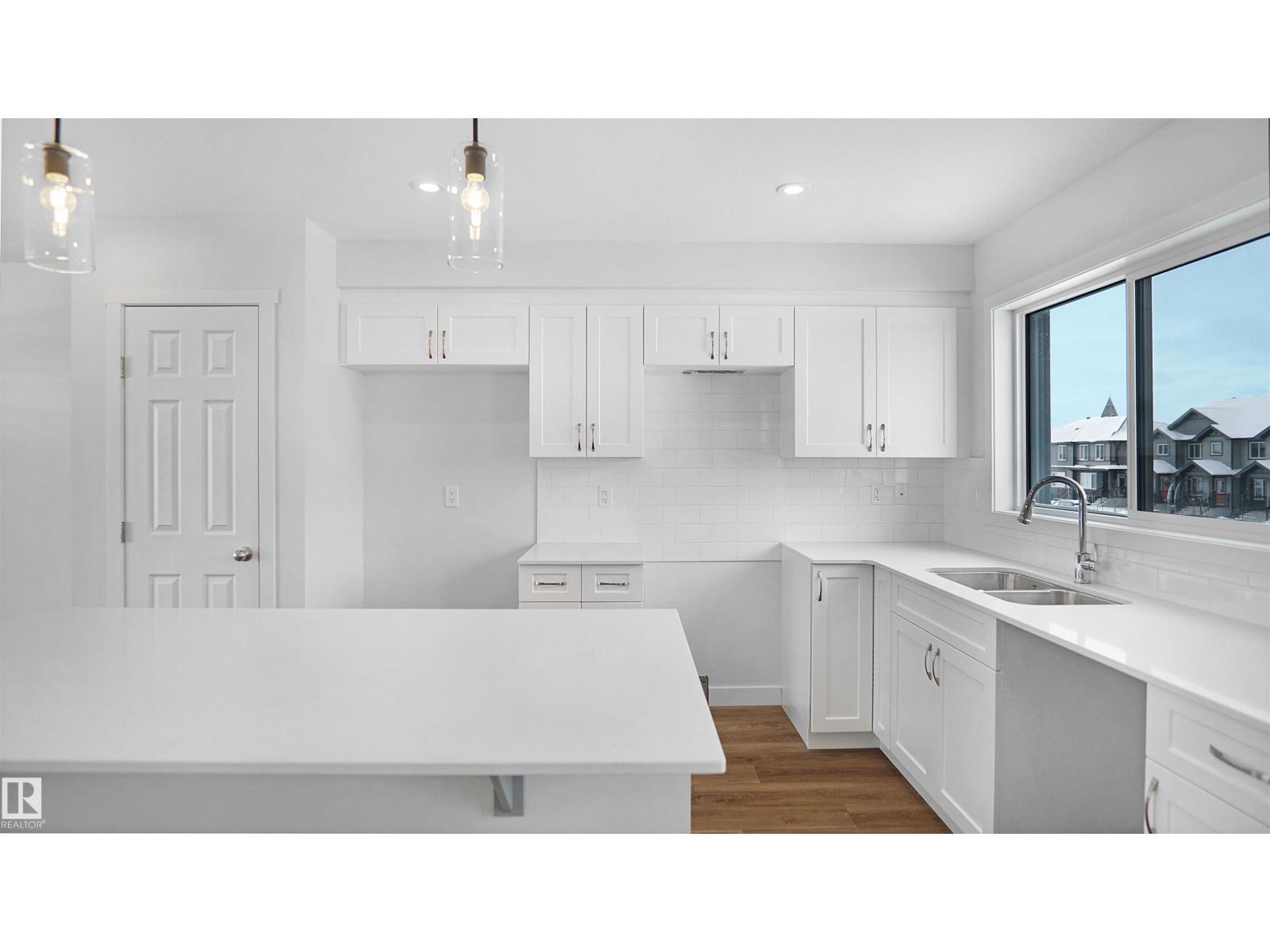 118 Copperhaven Dr, Spruce Grove, AB - Indoor Photo Showing Kitchen With Double Sink