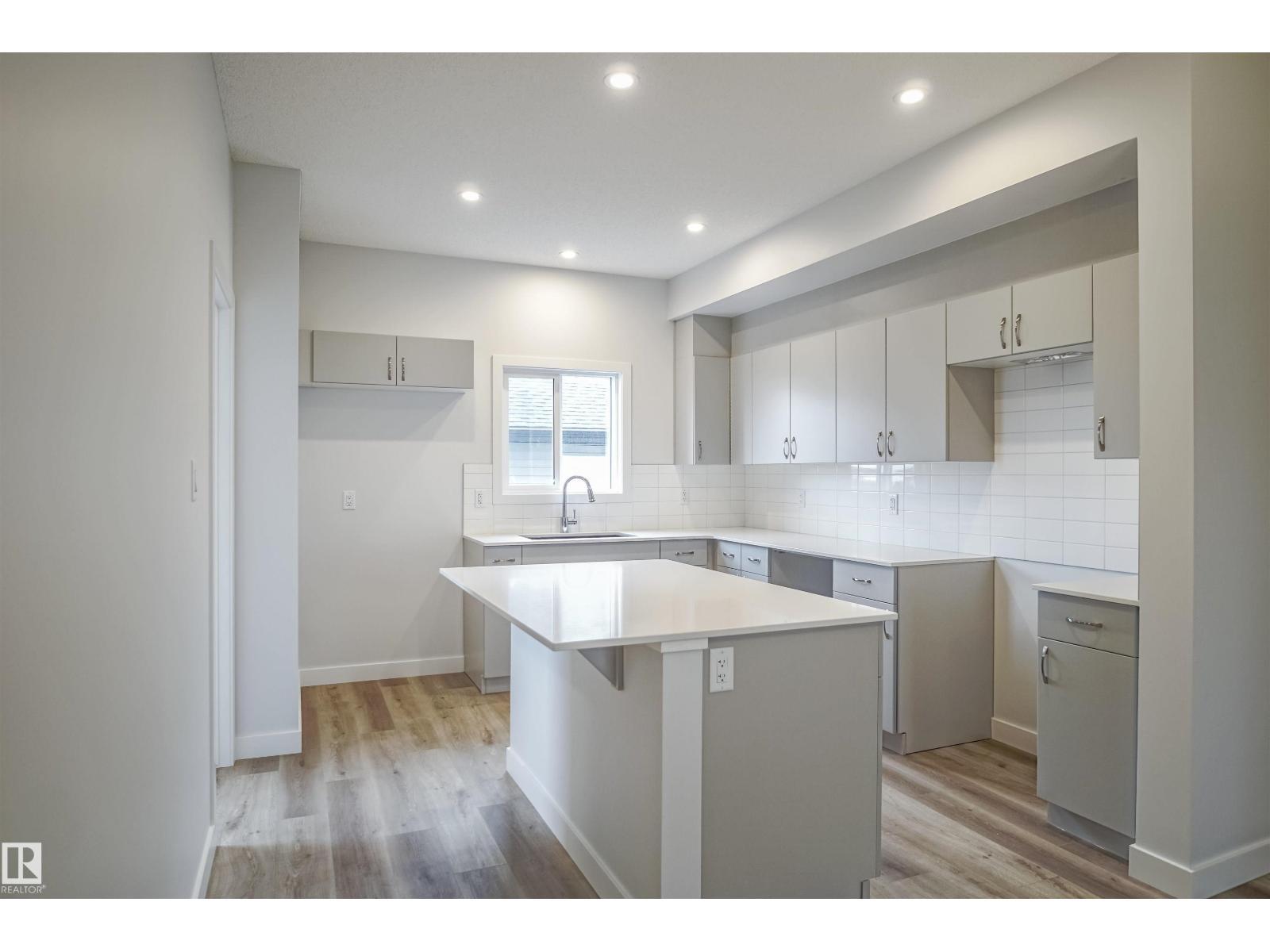 119 Copperhaven Dr, Spruce Grove, AB - Indoor Photo Showing Kitchen With Upgraded Kitchen