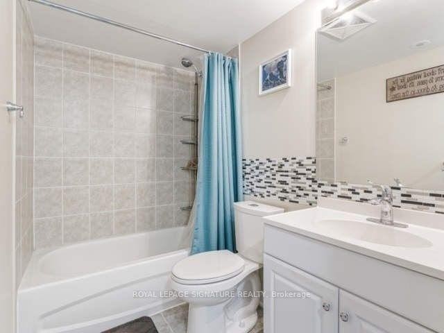 2033-3025 Finch Avenue W, Toronto, ON - Indoor Photo Showing Bathroom
