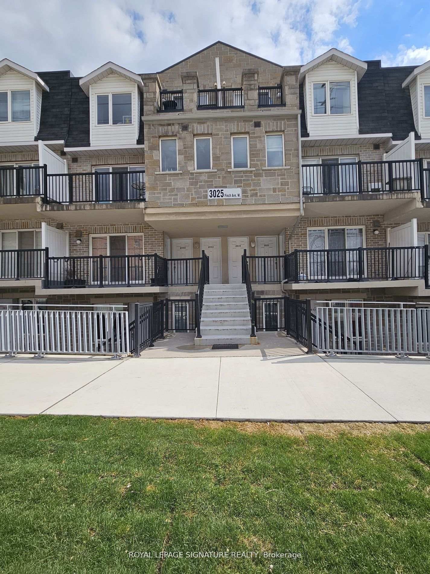 2033-3025 Finch Avenue W, Toronto, ON - Outdoor With Balcony