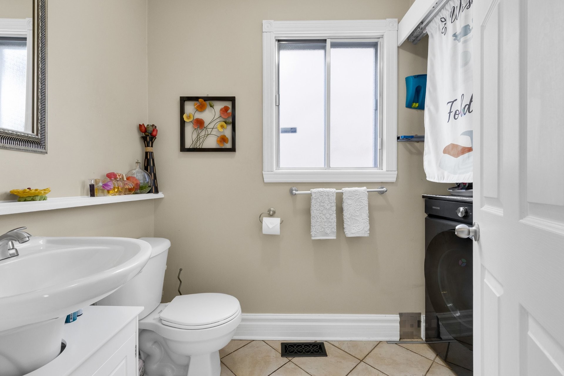 Powder room - 248 Rue Hebert, Dollard-Des-Ormeaux, QC - Indoor Photo Showing Bathroom