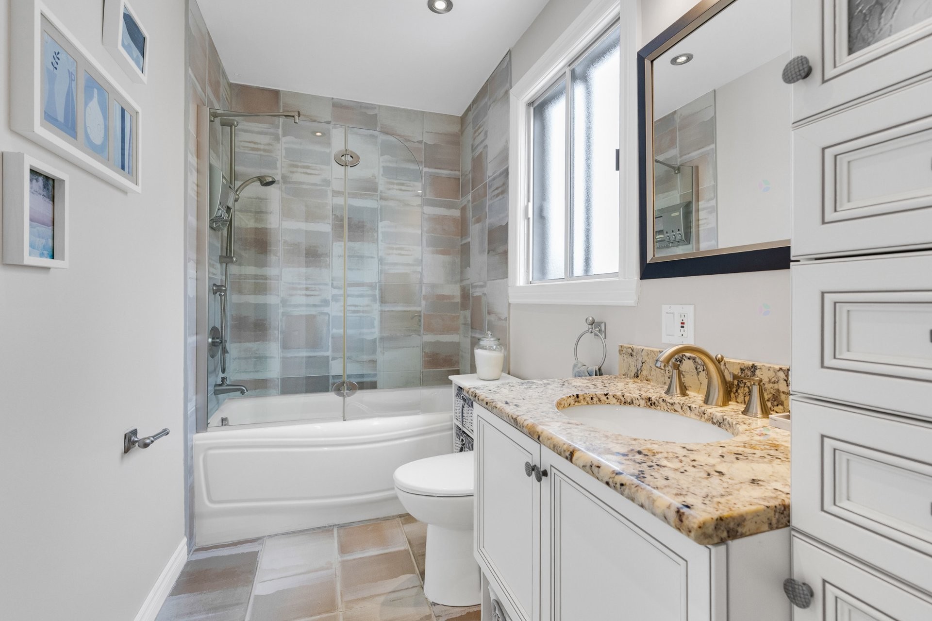 Bathroom - 248 Rue Hebert, Dollard-Des-Ormeaux, QC - Indoor Photo Showing Bathroom