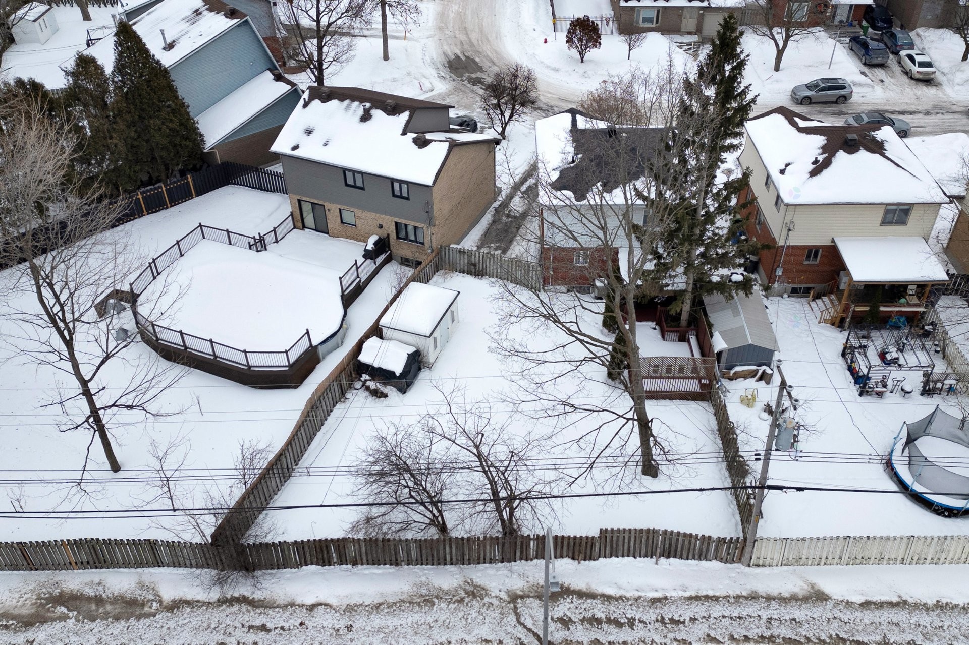 Courtyard - 248 Rue Hebert, Dollard-Des-Ormeaux, QC - Outdoor