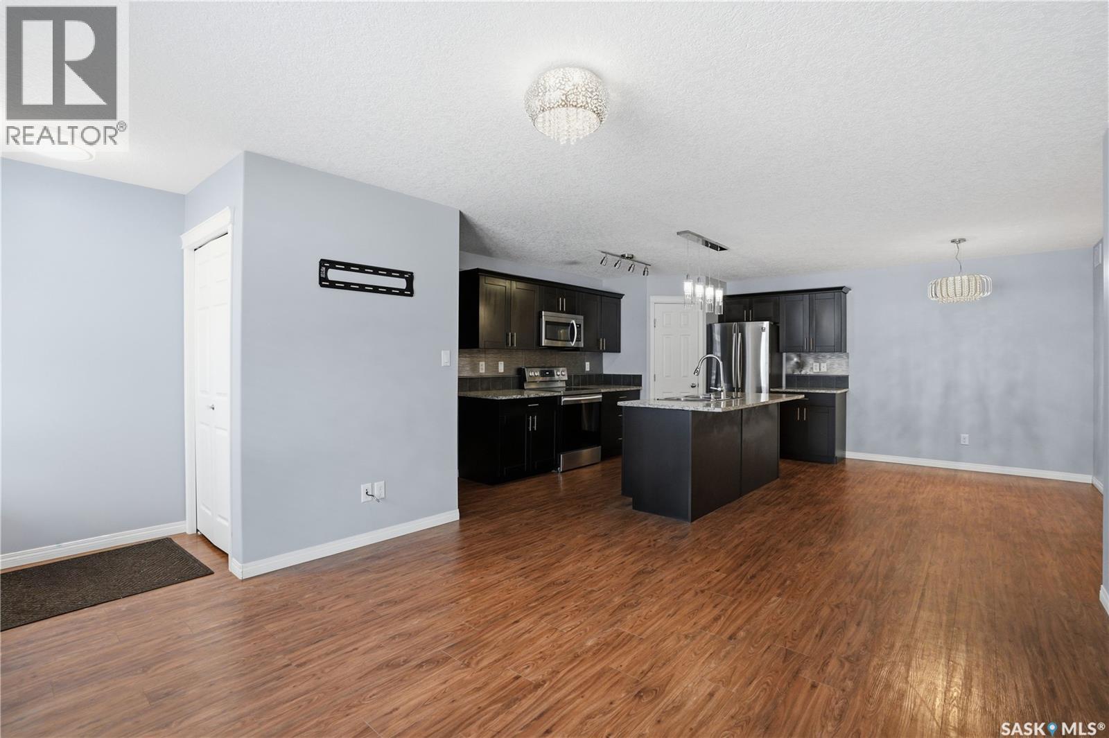 116 125 Willis Crescent, Saskatoon, SK - Indoor Photo Showing Kitchen