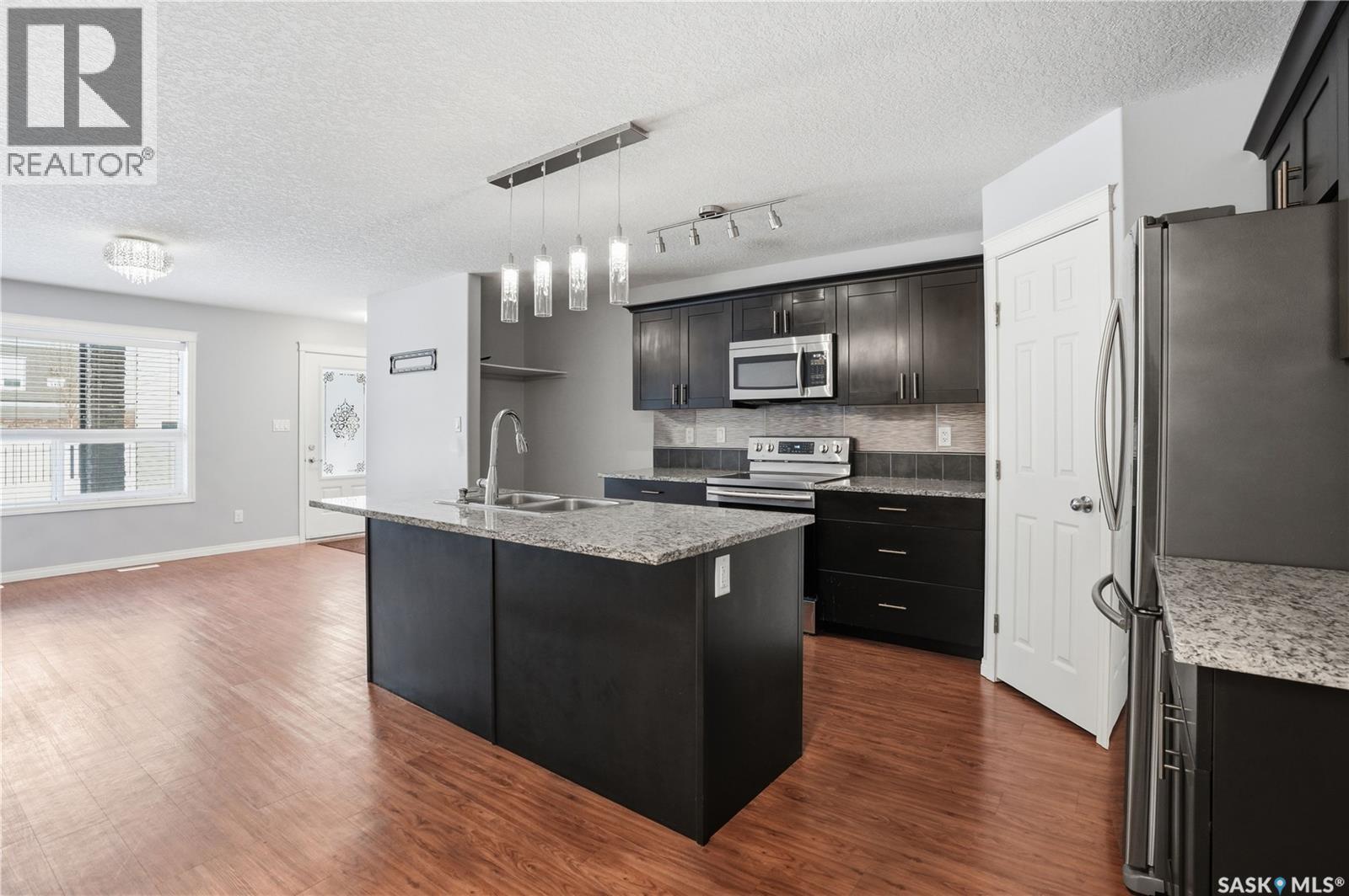 116 125 Willis Crescent, Saskatoon, SK - Indoor Photo Showing Kitchen With Upgraded Kitchen