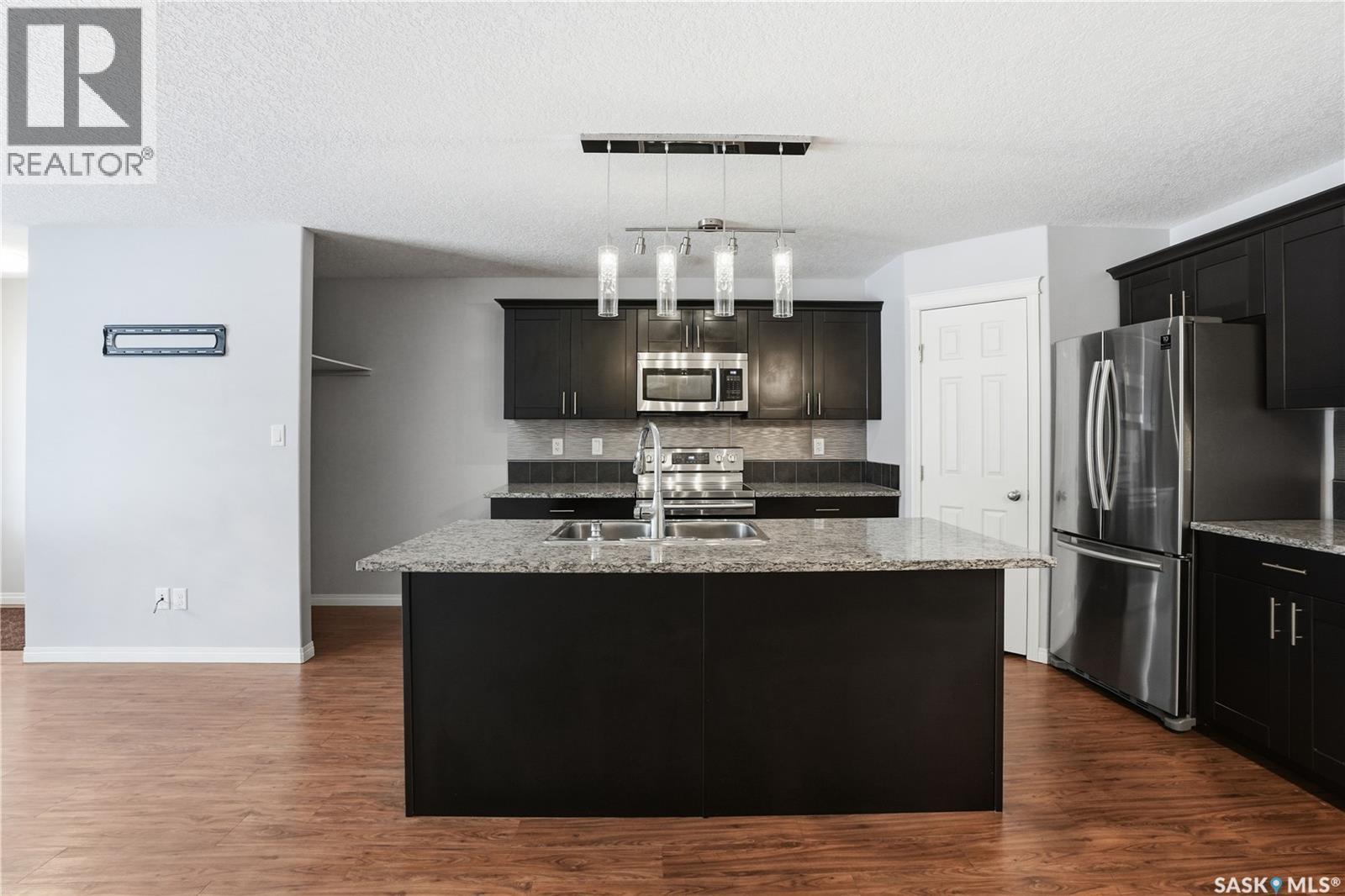 116 125 Willis Crescent, Saskatoon, SK - Indoor Photo Showing Kitchen With Upgraded Kitchen