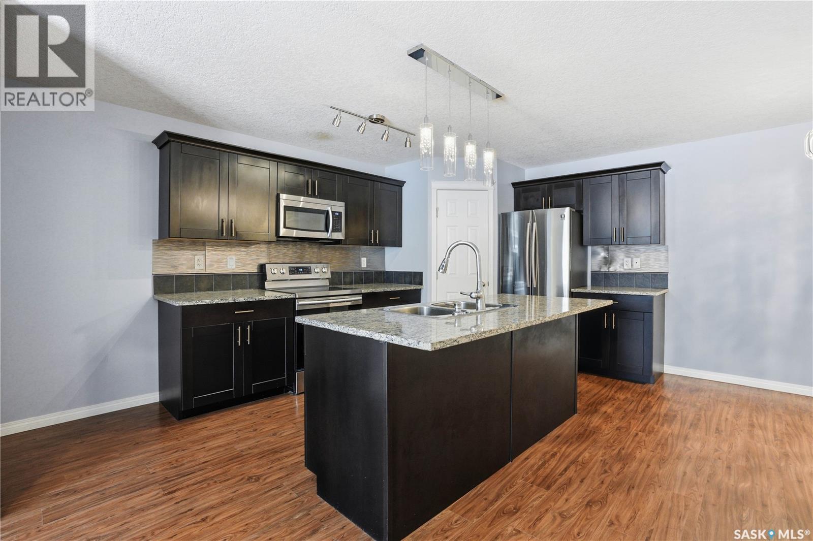 116 125 Willis Crescent, Saskatoon, SK - Indoor Photo Showing Kitchen With Upgraded Kitchen