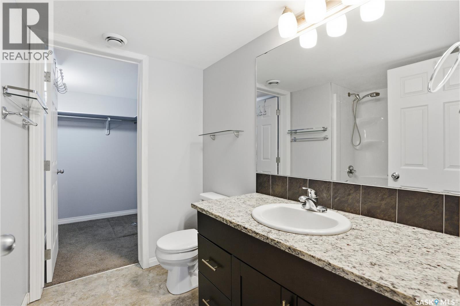 116 125 Willis Crescent, Saskatoon, SK - Indoor Photo Showing Bathroom