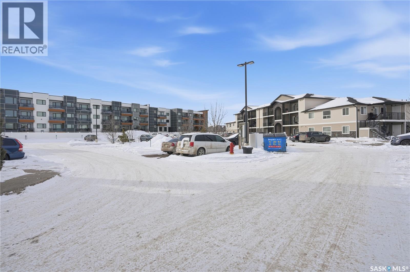 116 125 Willis Crescent, Saskatoon, SK - Outdoor