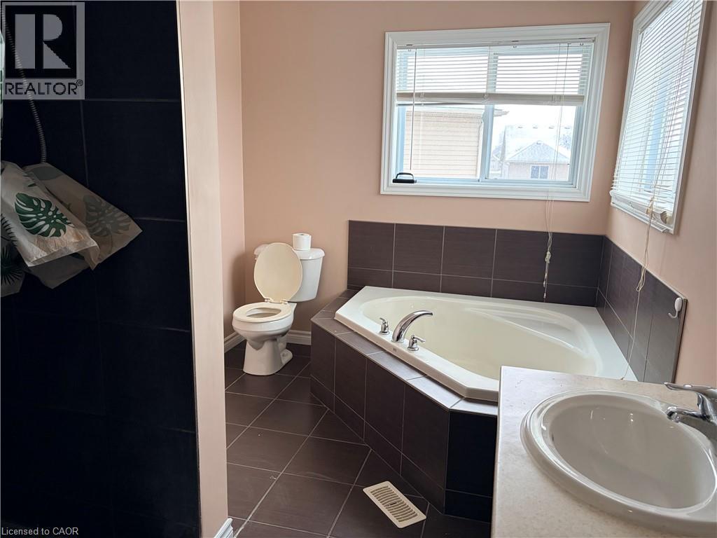 212 Westfield Place, Waterloo, ON - Indoor Photo Showing Bathroom