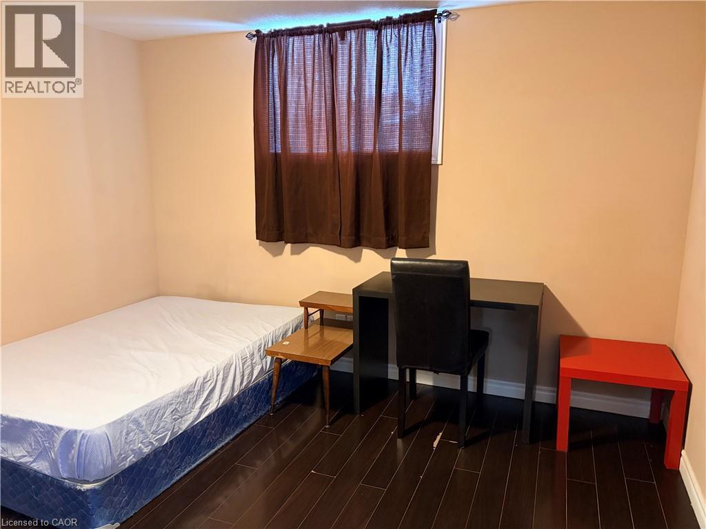 212 Westfield Place, Waterloo, ON - Indoor Photo Showing Bedroom