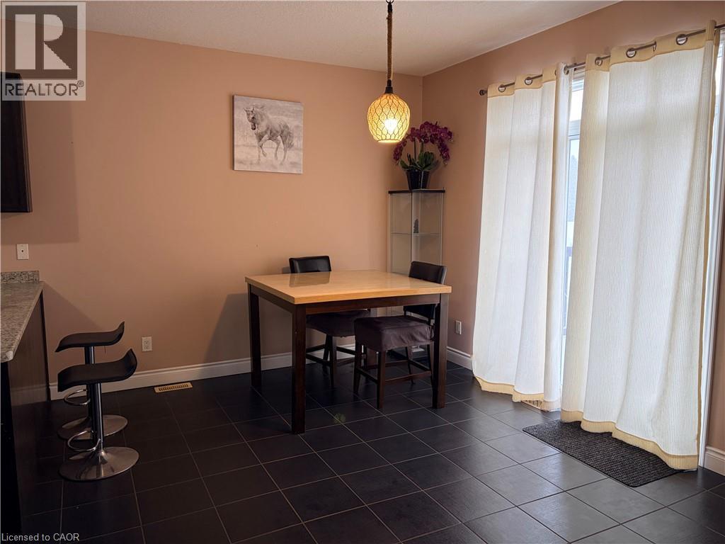 212 Westfield Place, Waterloo, ON - Indoor Photo Showing Dining Room