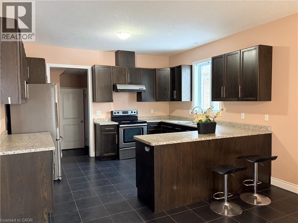212 Westfield Place, Waterloo, ON - Indoor Photo Showing Kitchen