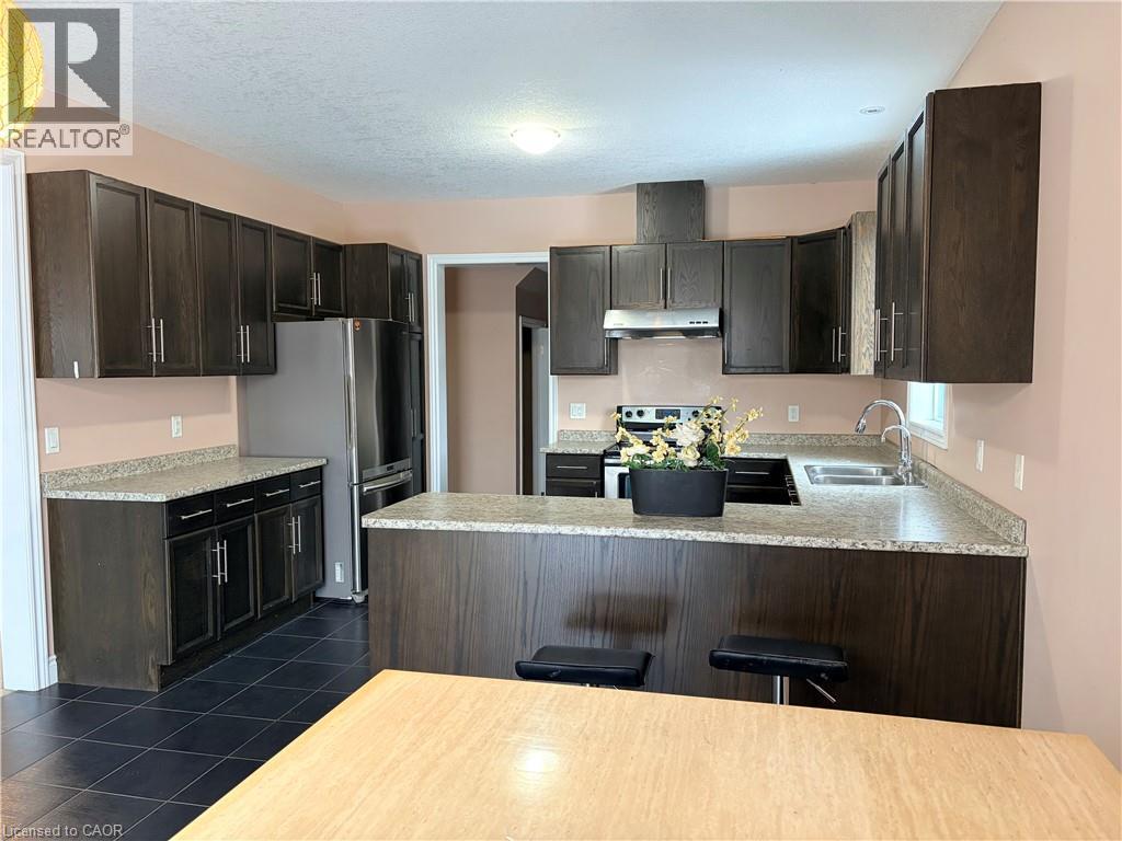 212 Westfield Place, Waterloo, ON - Indoor Photo Showing Kitchen With Double Sink