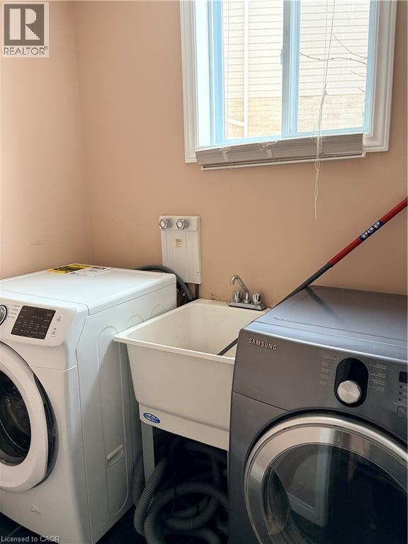 212 Westfield Place, Waterloo, ON - Indoor Photo Showing Laundry Room