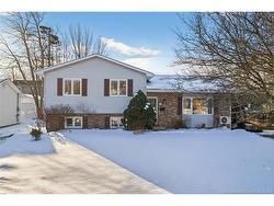 82 Crestwood DR Moncton, NB E1C 9E4