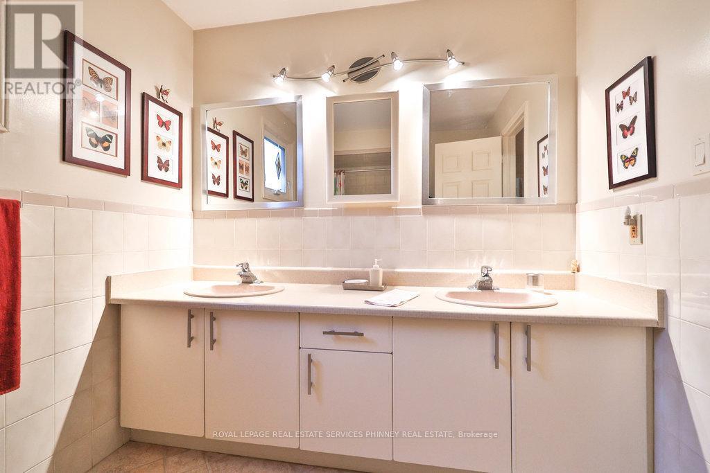 1995 Pitagora Court, Mississauga, ON - Indoor Photo Showing Bathroom