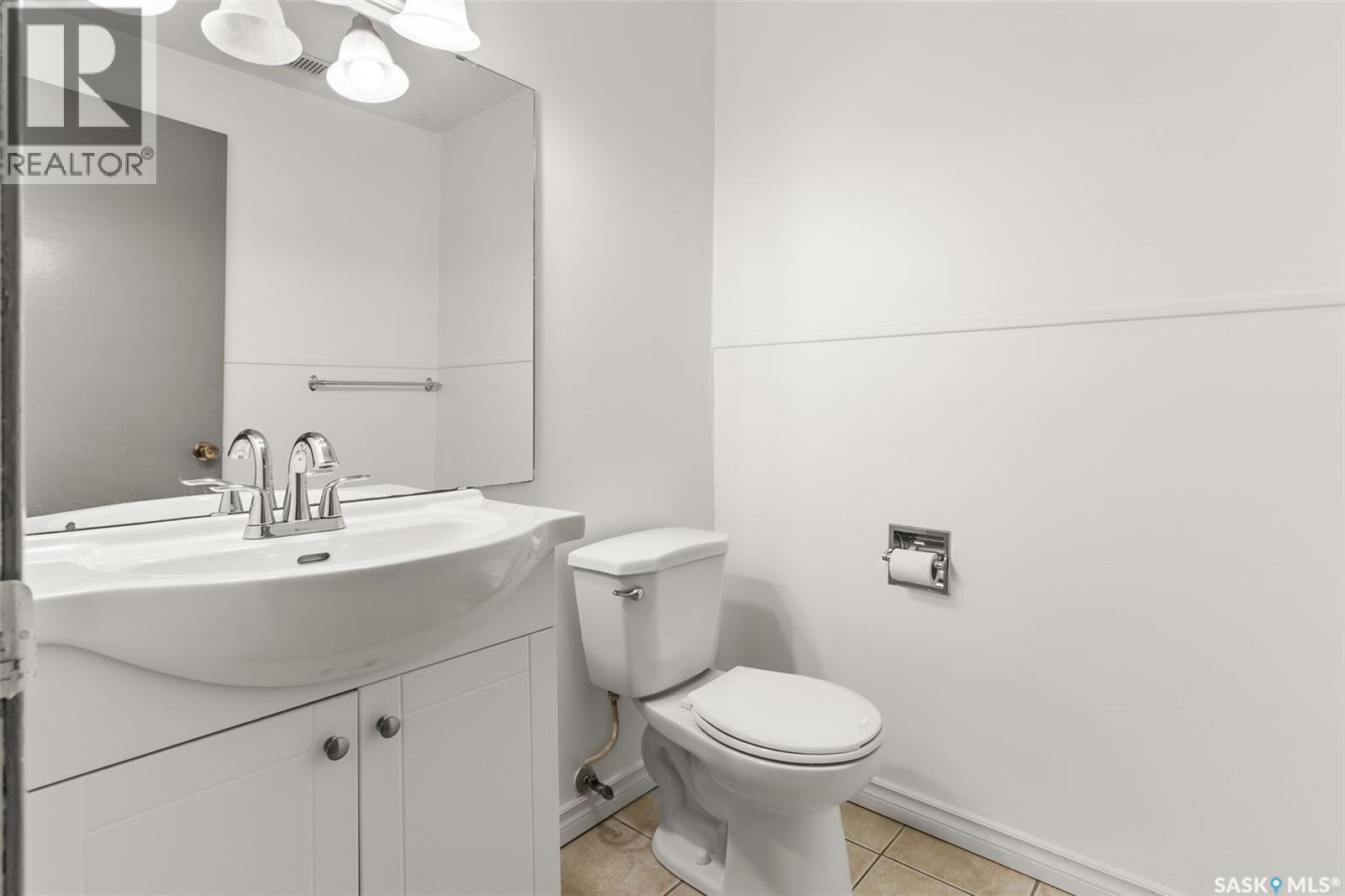 78 Spence Street, Regina, SK - Indoor Photo Showing Bathroom