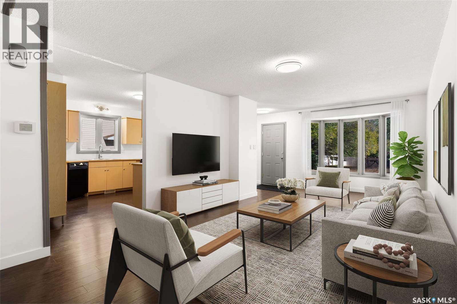 78 Spence Street, Regina, SK - Indoor Photo Showing Living Room