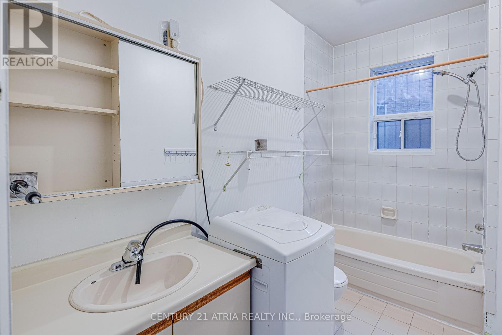 1564 Danforth Avenue, Toronto, ON