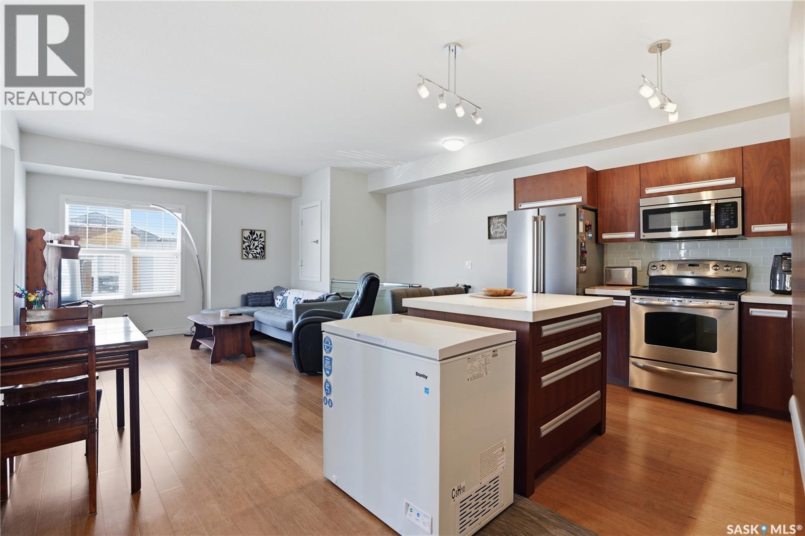 504 1015 Patrick Crescent, Saskatoon, SK - Indoor Photo Showing Kitchen