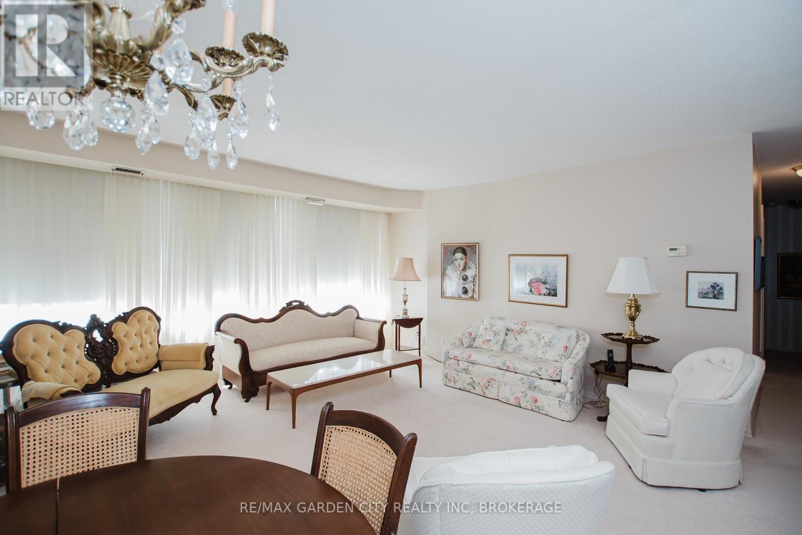 307 - 7 Gale Crescent, St. Catharines (E. Chester), ON - Indoor Photo Showing Living Room