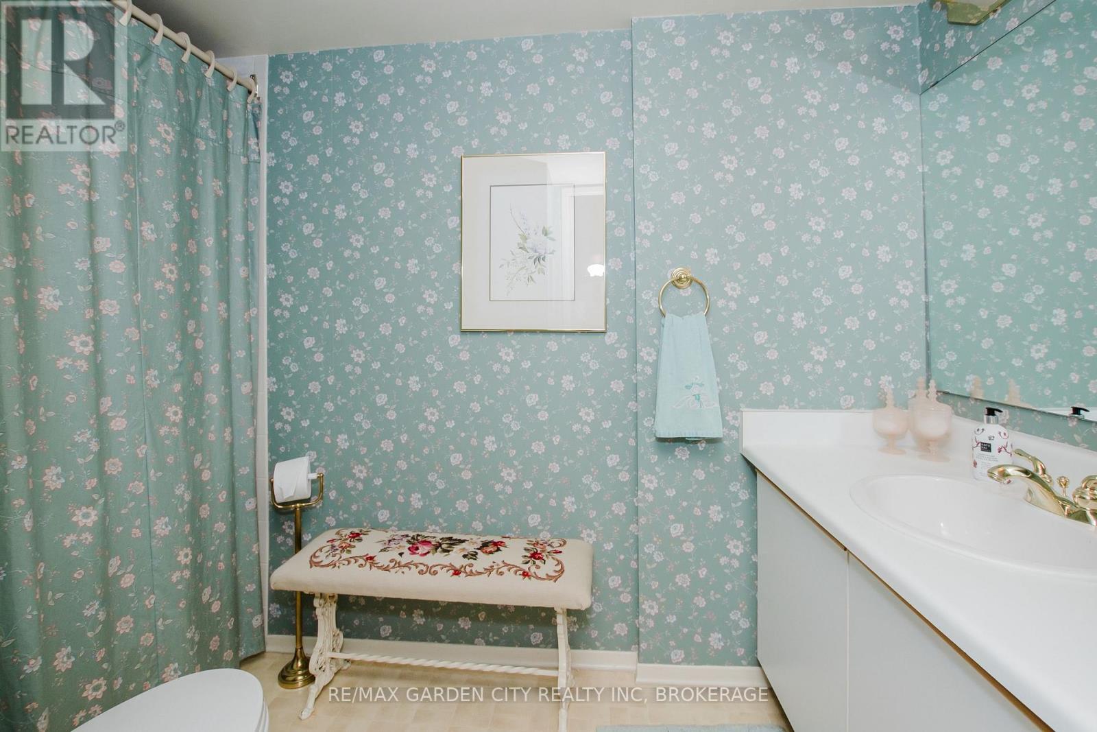 307 - 7 Gale Crescent, St. Catharines (E. Chester), ON - Indoor Photo Showing Bathroom