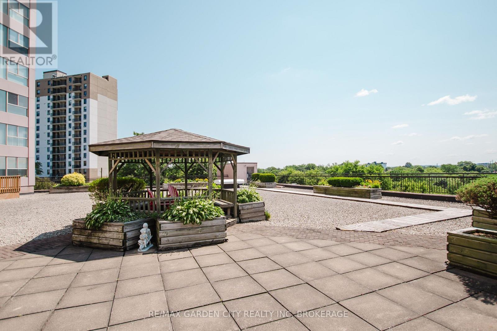 307 - 7 Gale Crescent, St. Catharines (E. Chester), ON - Outdoor