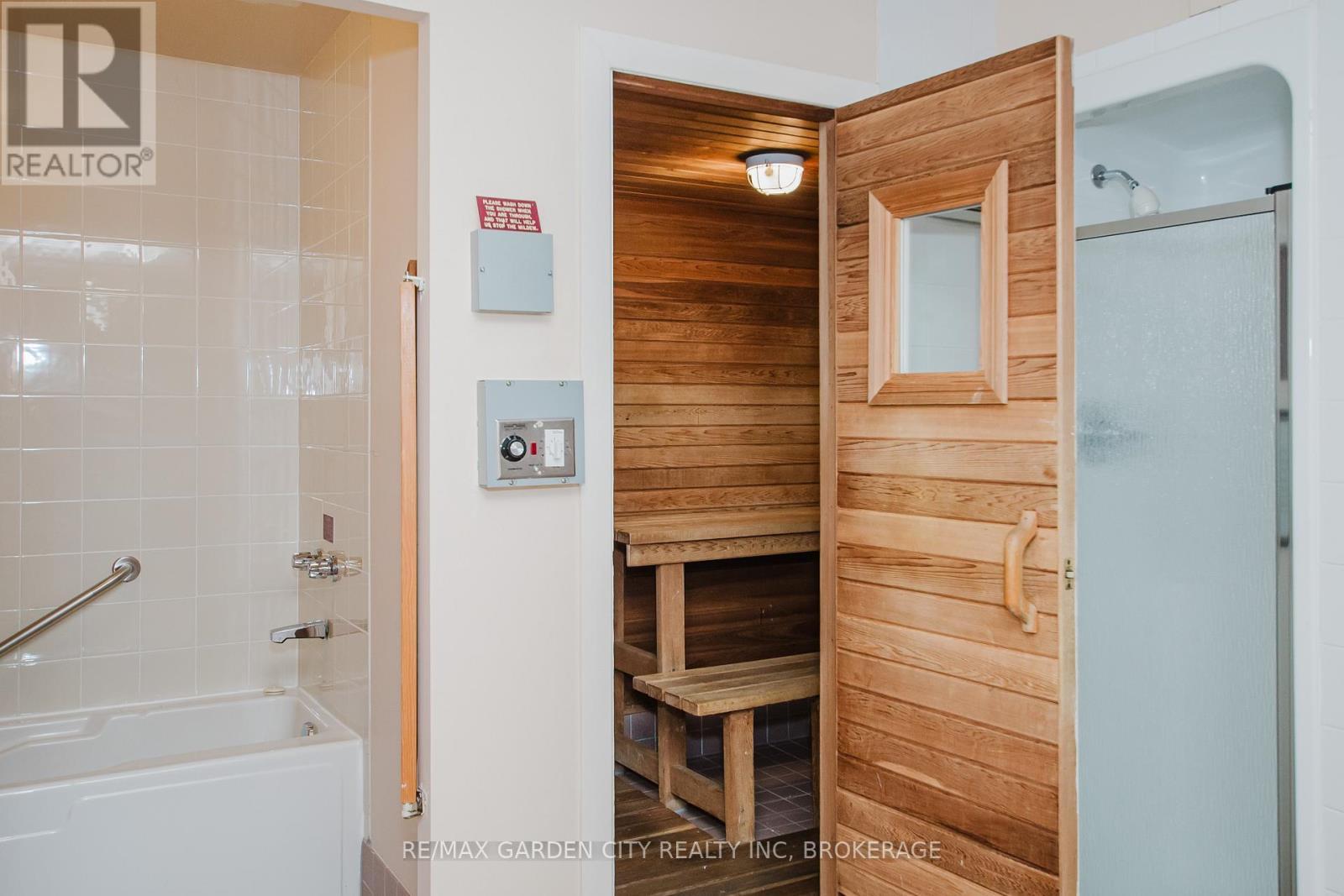 307 - 7 Gale Crescent, St. Catharines (E. Chester), ON - Indoor Photo Showing Bathroom
