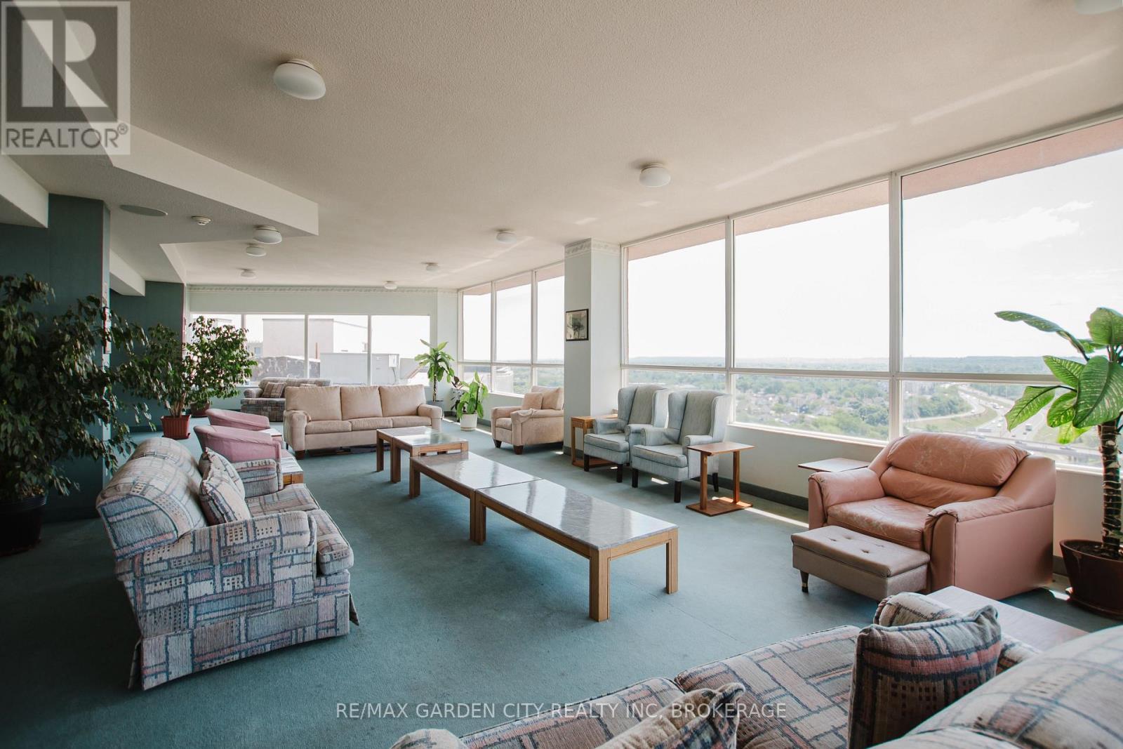 307 - 7 Gale Crescent, St. Catharines (E. Chester), ON - Indoor Photo Showing Living Room
