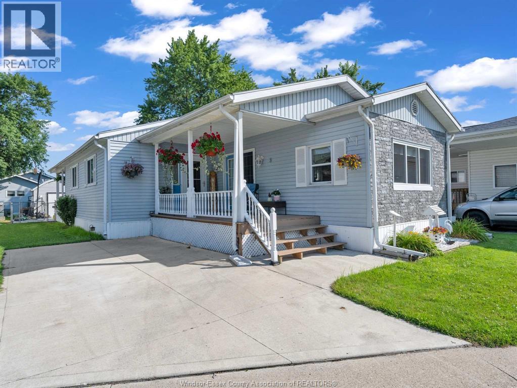 8 Maple, Mcgregor, ON - Outdoor With Facade