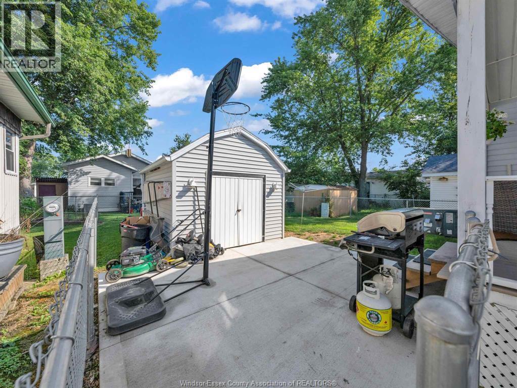 8 Maple, Mcgregor, ON - Outdoor