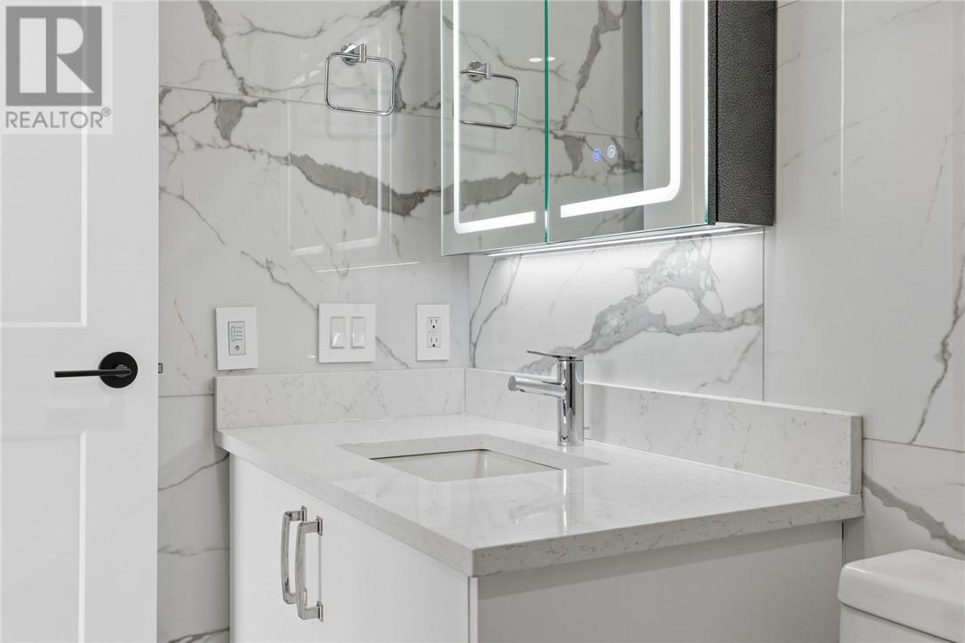 180 George Street Unit# Ph206, Ottawa, ON - Indoor Photo Showing Bathroom
