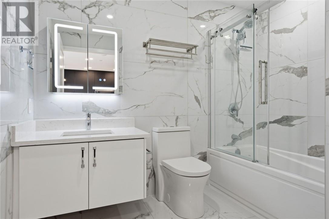 180 George Street Unit# Ph206, Ottawa, ON - Indoor Photo Showing Bathroom