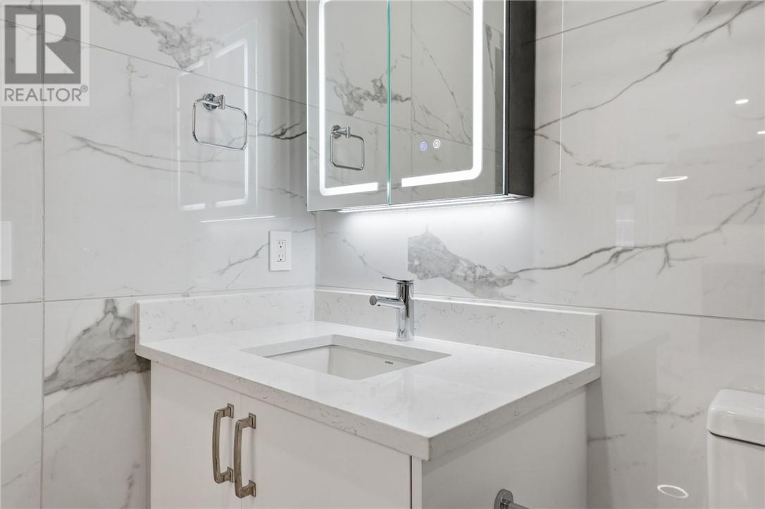 180 George Street Unit# Ph206, Ottawa, ON - Indoor Photo Showing Bathroom