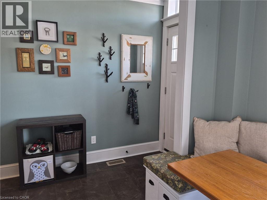 210 Charlton Avenue E, Hamilton, ON - Indoor Photo Showing Other Room