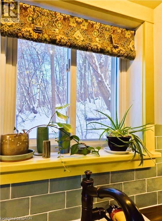 210 Charlton Avenue E, Hamilton, ON - Indoor Photo Showing Other Room