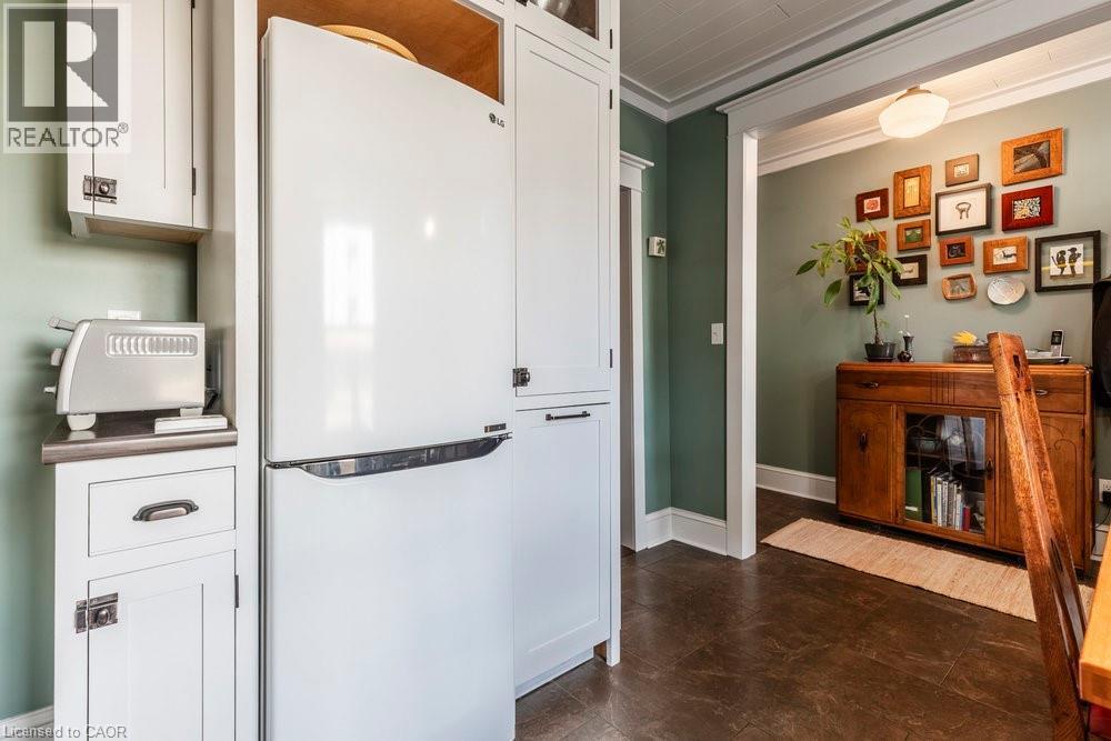 210 Charlton Avenue E, Hamilton, ON - Indoor