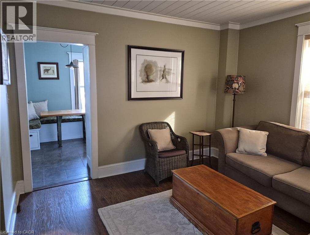 210 Charlton Avenue E, Hamilton, ON - Indoor