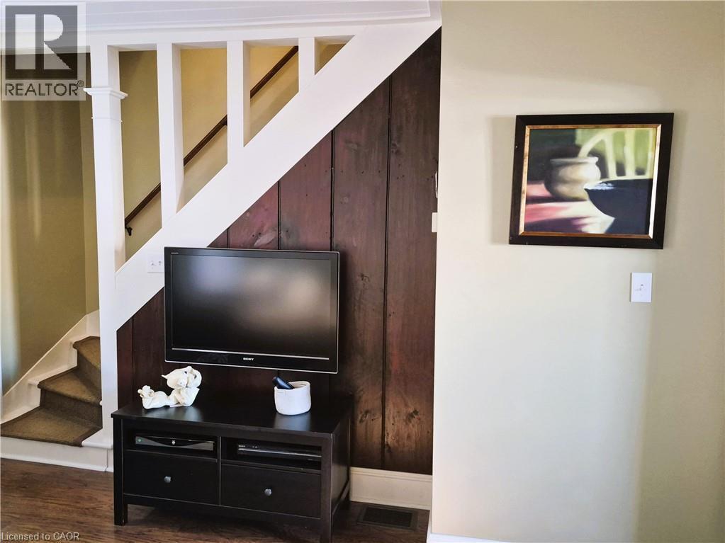 210 Charlton Avenue E, Hamilton, ON - Indoor Photo Showing Other Room