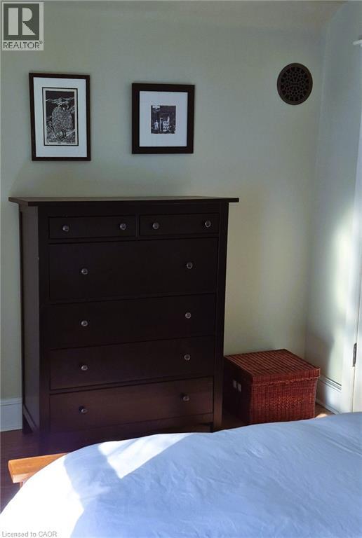 210 Charlton Avenue E, Hamilton, ON - Indoor Photo Showing Bedroom