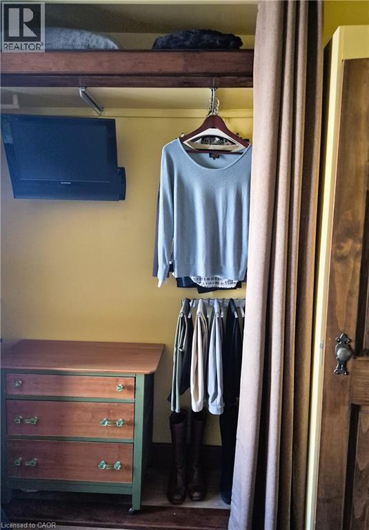 210 Charlton Avenue E, Hamilton, ON - Indoor